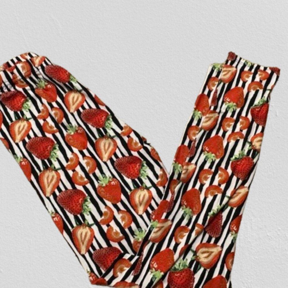 Strawberry Stripes Leggings   4306 NWT Boutique
